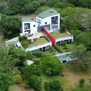 Serene-Estate Boutique Guesthouse